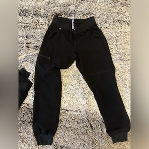 Small black Figs Zamora jogger pants